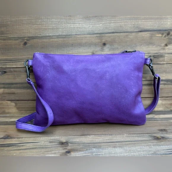 Viola Castellani Milano Studded Italian Leather ‘Star’ Patch Crossbody Handbag - Picture 8 of 14